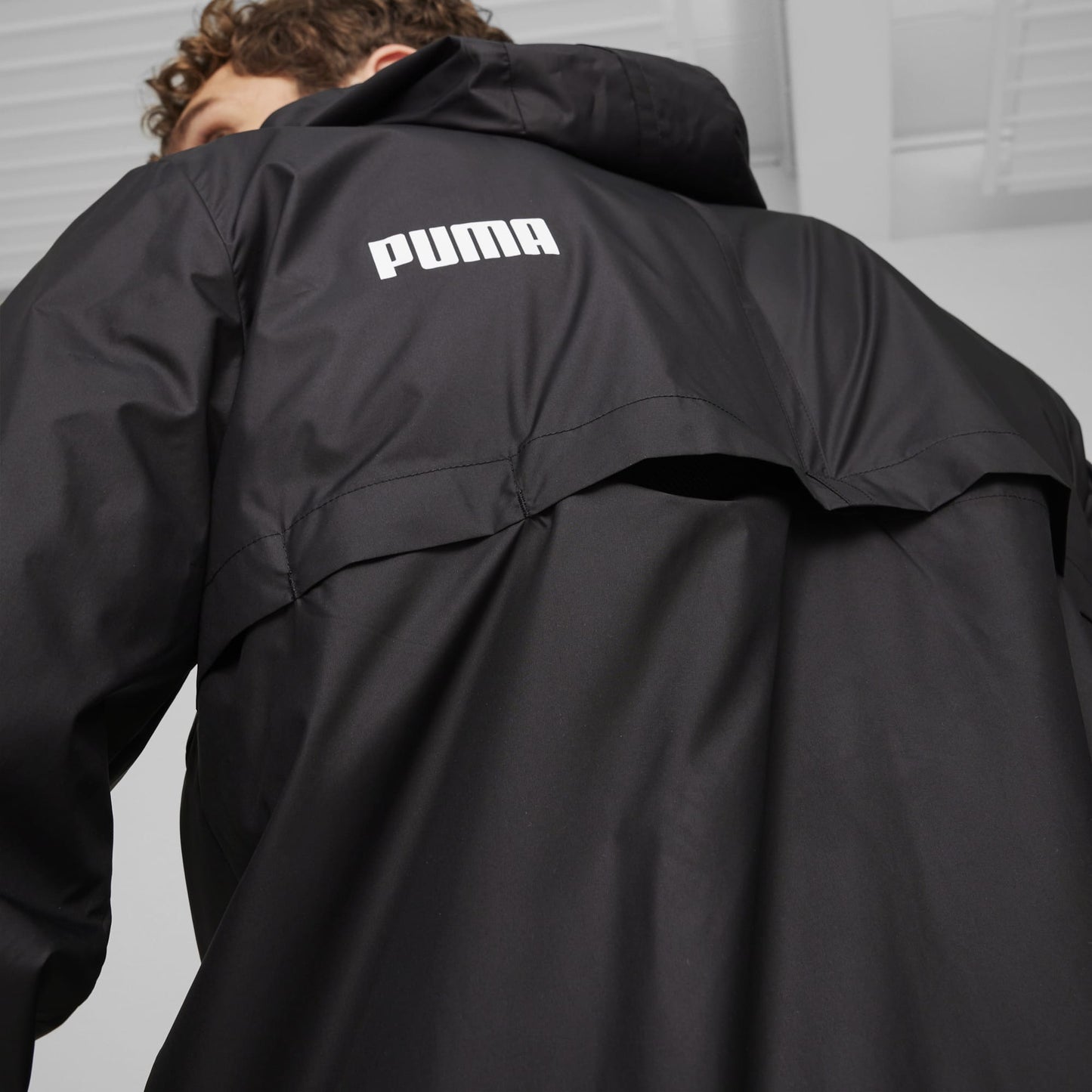 Giacca a vento sportiva nera uomo Puma